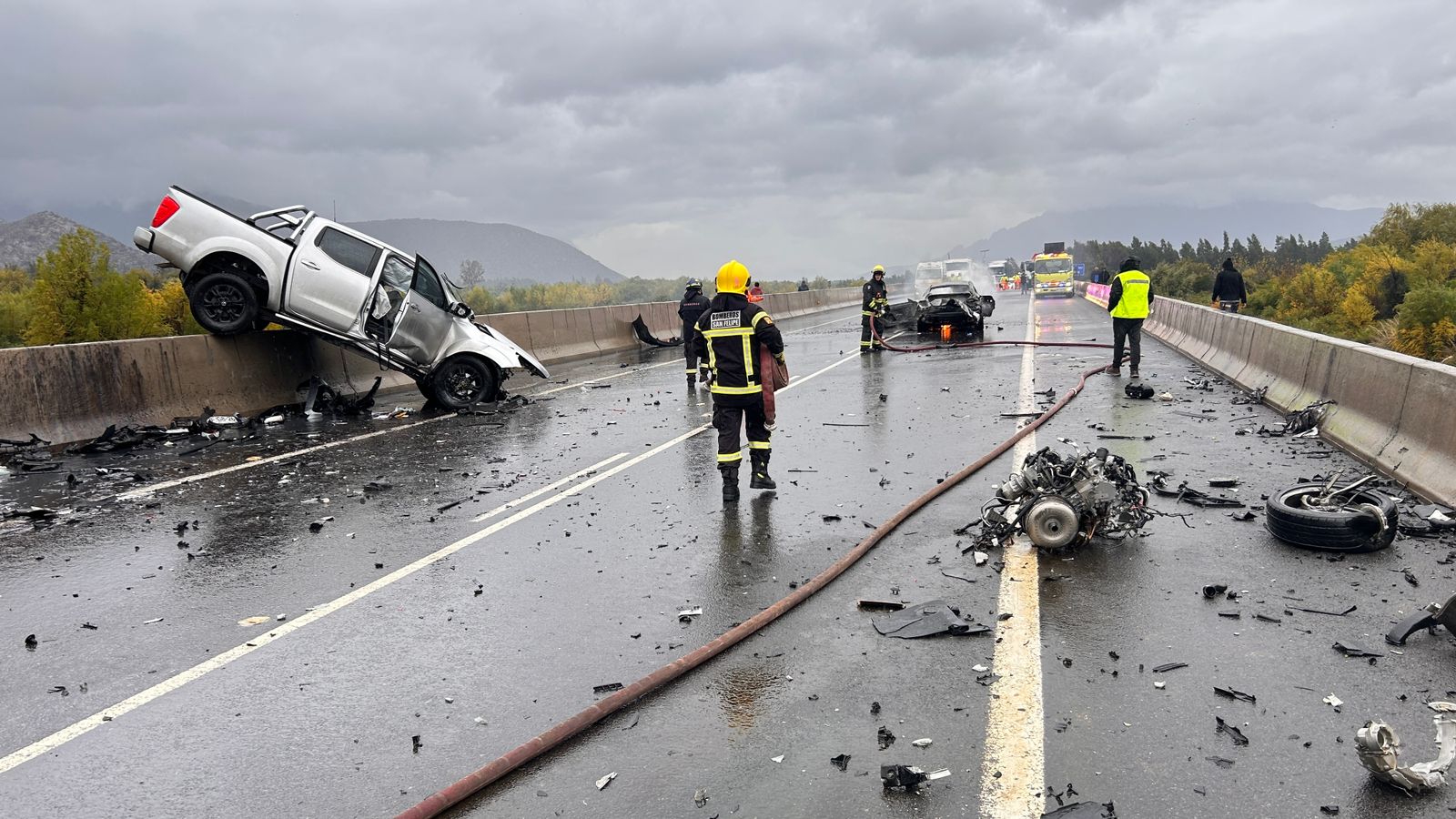 Exceso de velocidad y ocupación de pista contraria habría ocasionado