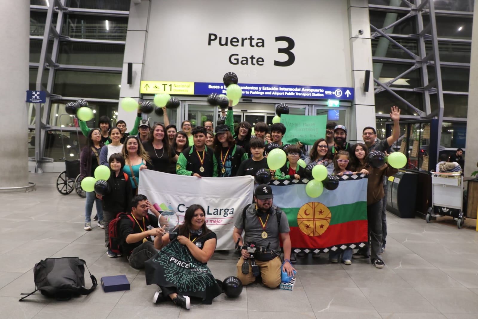 Triunfo del equipo Perceptrón en torneo internacional de robótica